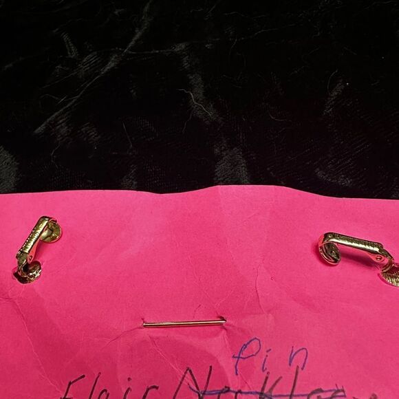 Sarah Coventry, gold tone, flair pin, and matching earrings - Picture 6 of 6